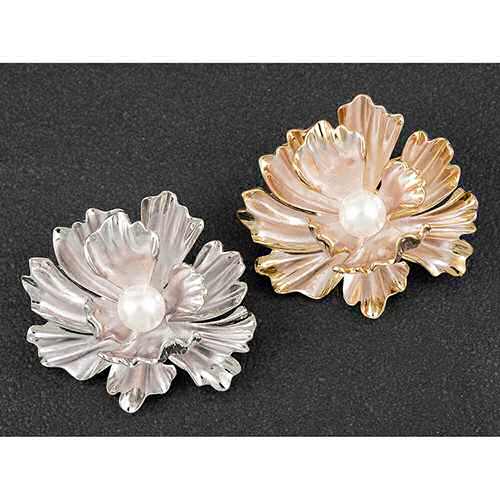 Freshwater Pearl Flower Brooch plated with real rose gold / white gold equilibrium