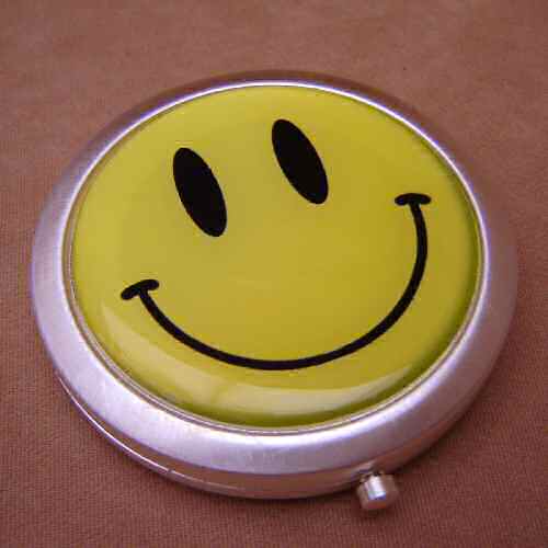 Smiley Face Design Compact Mirror to Make Someone Happy